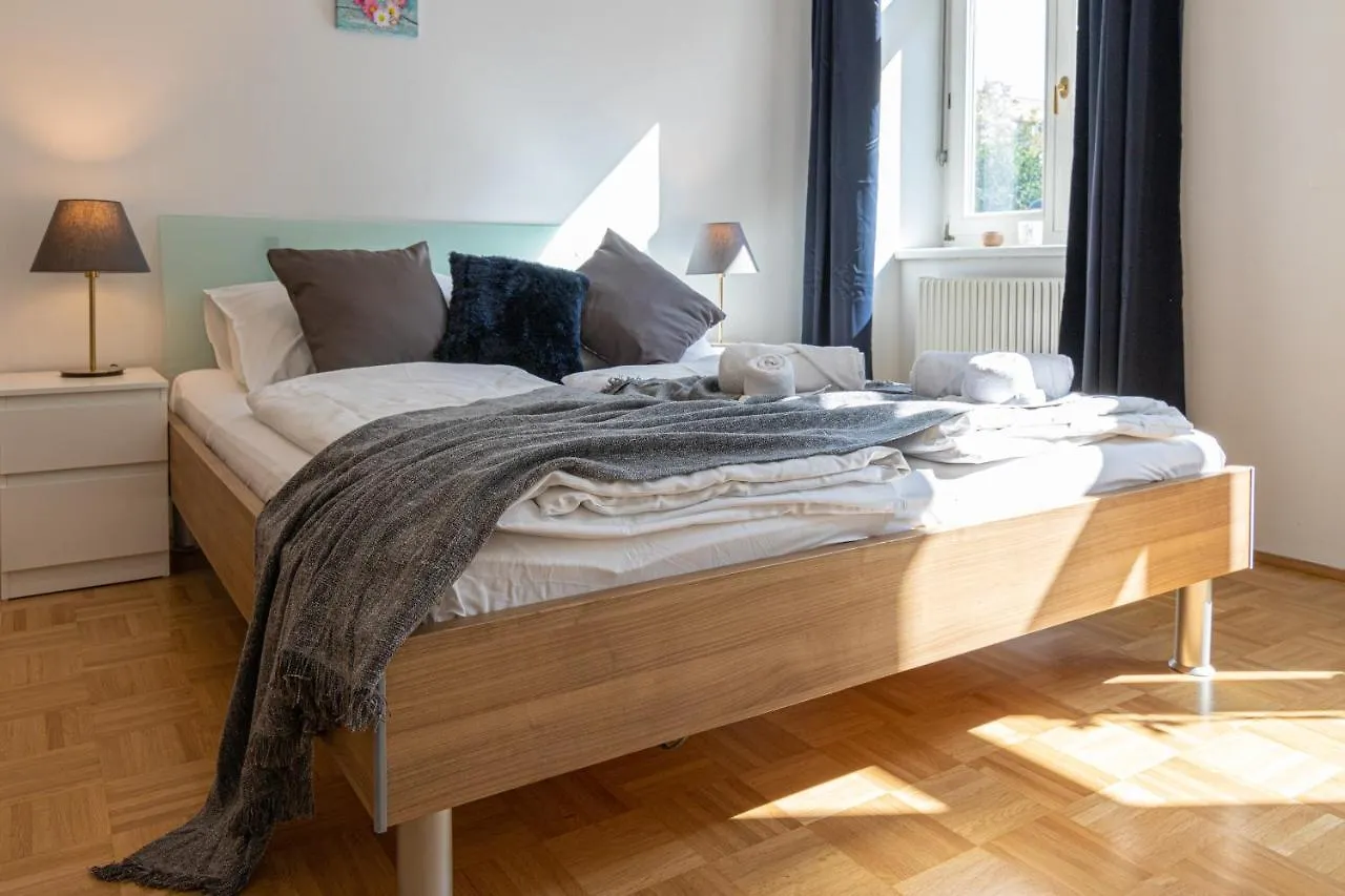 Yeshello Elegant Apartment Near Central Viena 0*,