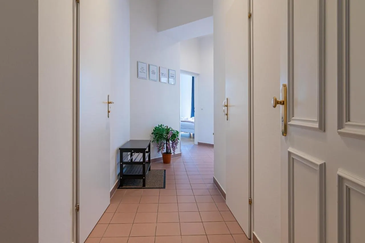 Yeshello Elegant Apartment Near Central Wiedeń
