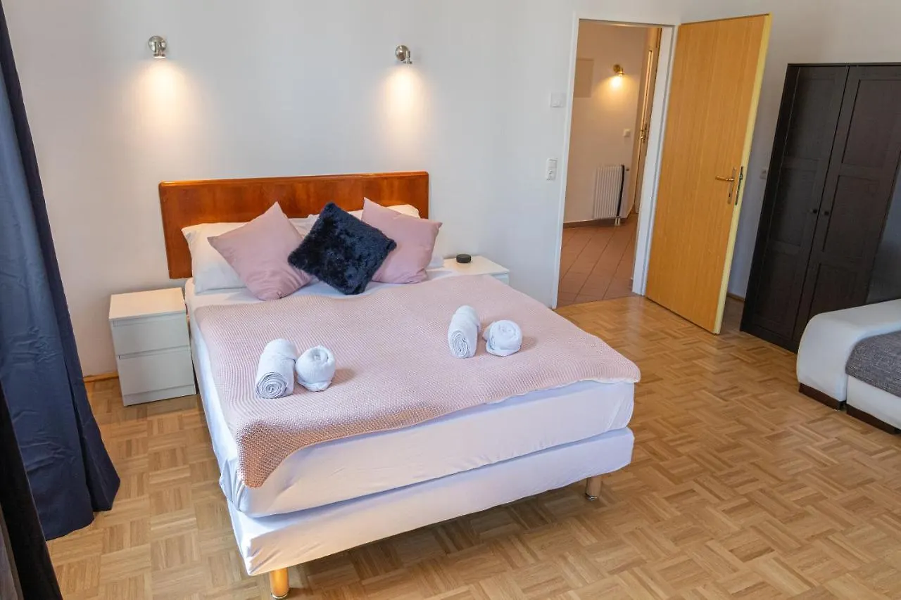 Yeshello Elegant Apartment Near Central Wiedeń