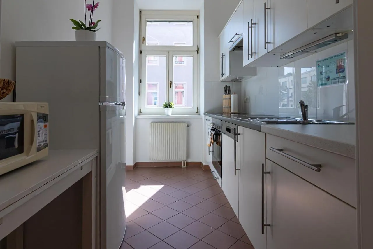 Yeshello Elegant Apartment Near Central Wiedeń